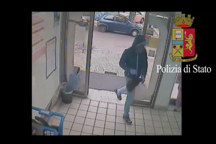 Taranto - Rapina in un supermercato in via Dante: uomo col coltello minaccia cassiere.