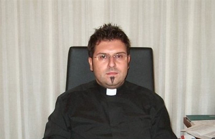 Brindisi- Abusi sessuali su minore, arrestato ex parroco di Bozzano