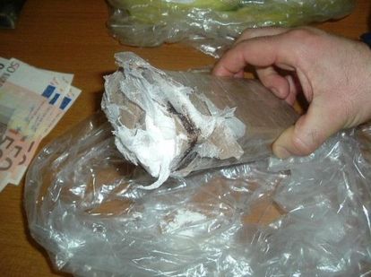 Bari - Sequestrati due "Supermarket della droga": arrestati un uomo e un ragazzo