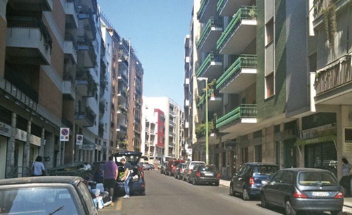 Lecce - Ladri esperti rubano 10mila euro in pieno giorno: vittime dei commercianti
