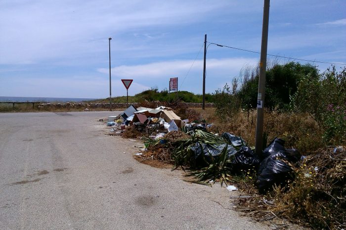 Taranto - Degrado ambientale, la denuncia dell'ambientalista Carrieri