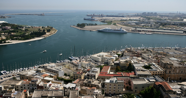 Brindisi- Città presa d'assalto dai turisti, tre navi da crociera nelle acque del porto