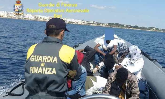 Brindisi- Sbarco di migranti a Otranto, due presunti scafisti brindisini arrestati