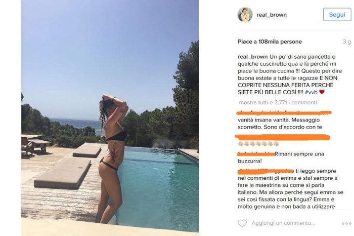 Selvaggia Lucarelli contro Emma Marrone: "La foto in bikini e con la pancetta? Una presa per il culo"