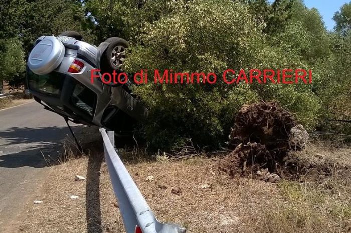 Taranto - Perde il controllo della propria auto e si schianta contro il guard rail.
