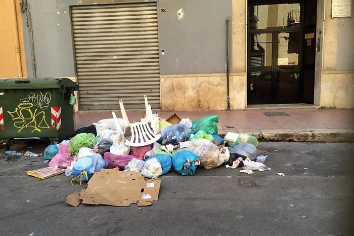 Taranto, sciopero operatori igiene urbana - Amiu ai cittadini: "Buttate la spazzatura mercoledì"