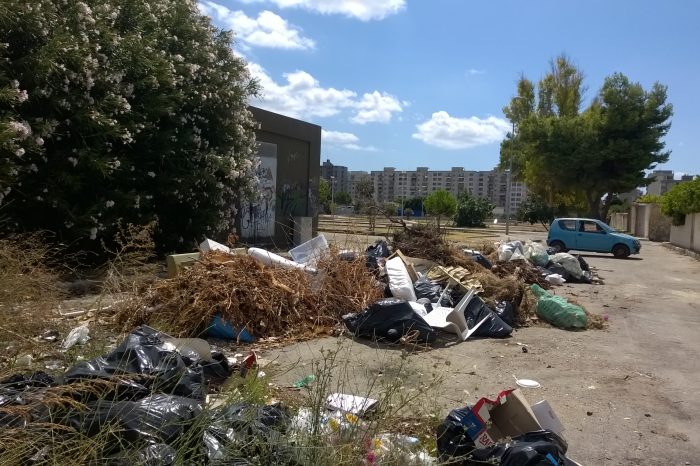 Taranto, la denuncia - Tramontone abbandonata da Amministrazione e AMIU |Foto