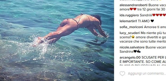 Lecce- Alessandra Amoroso al mare nel Salento; per questa estate prova costume superata