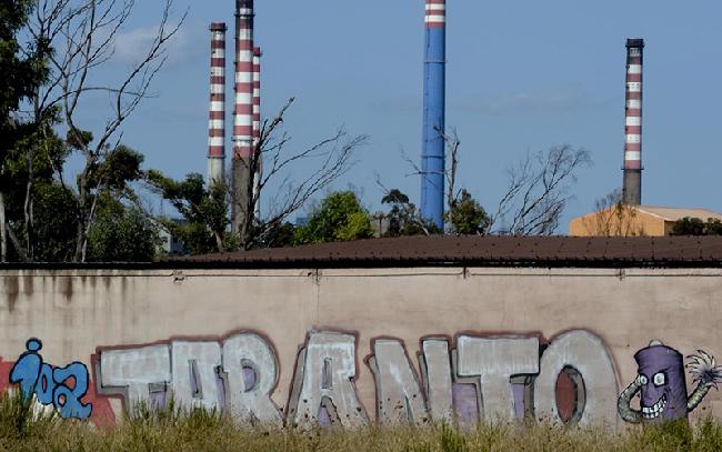 Taranto – Wind Day. La città malata e degli operai minacciati che “vive” in funzione del vento