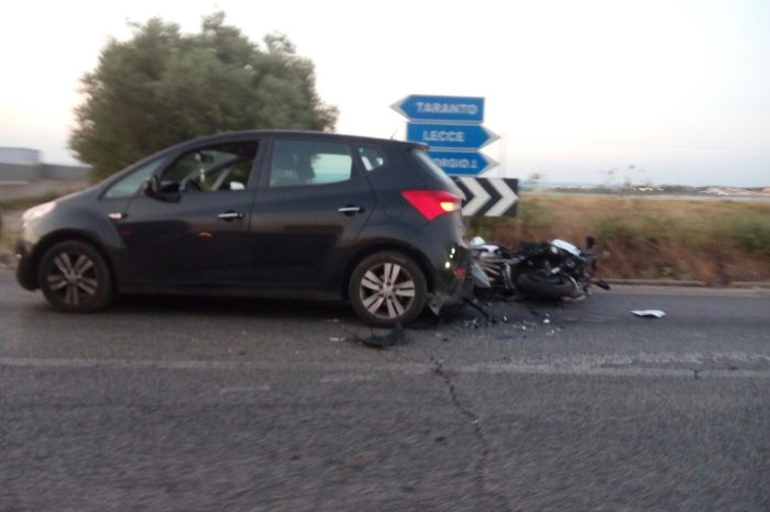 Taranto - Violento incidente stradale tra auto e moto sulla SS7ter