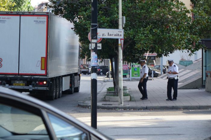 Taranto – Giro di vite della Polizia Locale: controlli serrati sui mezzi pesanti. Fioccano le contravvenzioni.