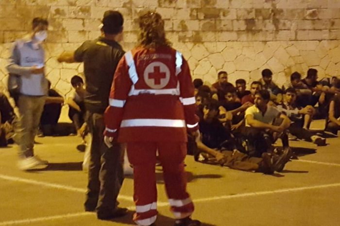 Lecce - Notte di accoglienza e solidarietà ad Otranto: salvati oltre sessanta migranti