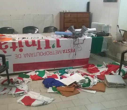 Bari - Devastata la sede del PD: "Fascisti travestiti da vandali"