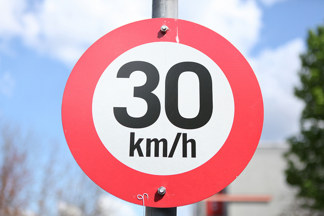 Taranto - Occhio ai limiti di velocità in città: da oggi si va a 30km/h in Viale Magna Grecia