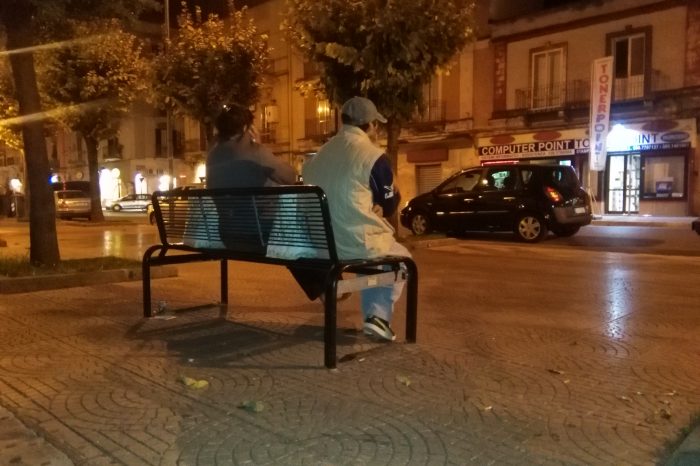 Taranto - Non avere più una casa e vivere su di una panchina: "Siamo stati abbandonati da tutti"