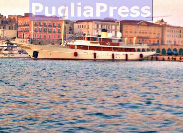Taranto – Attracca al Molo Sant’Eligio il mega yacht di Johnny Depp: è caccia alla star di Hollywood.