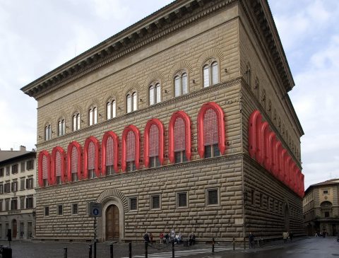 Firenze, l’artista cinese Ai Weiwei e le sue storie di gomma.