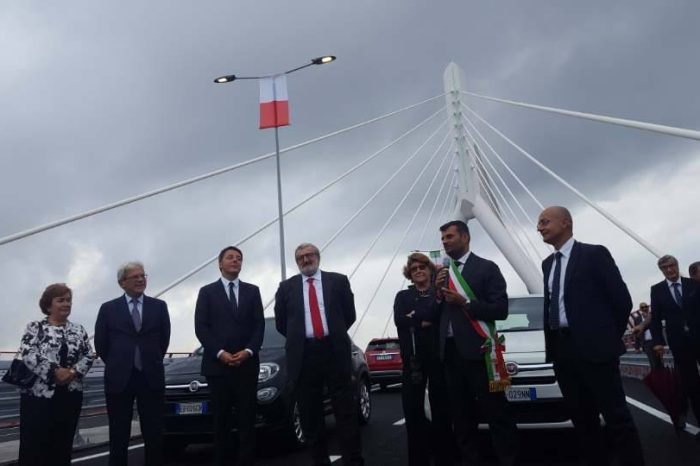 Bari- Inaugurato il ponte sull'Asse nord-sud. Presenti anche Renzi ed Emiliano. Decaro: "Un ponte sul futuro della città"