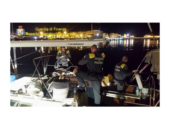 Lecce- Fermato veliero con migranti a bordo. Due scafisti arrestati. FOTO e VIDEO dell'operazione.