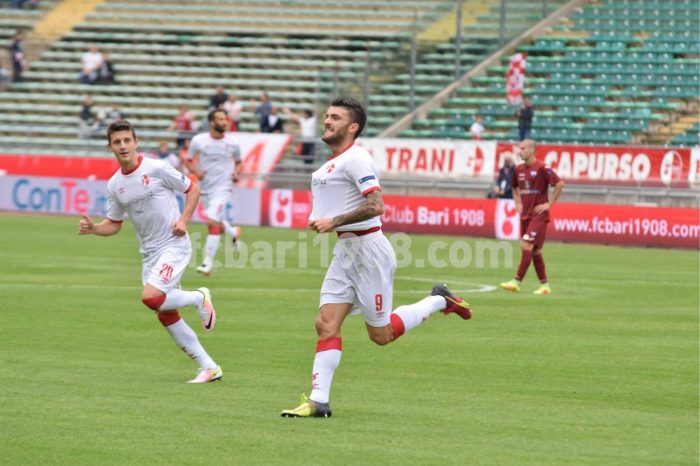 Bari - Bari calcio: Stellone salva la panchina, vittoria netta contro il Trapani