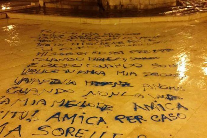 Taranto - Piazza Fontana: "Sorelle per sempre". Una dedica e tanto degrado