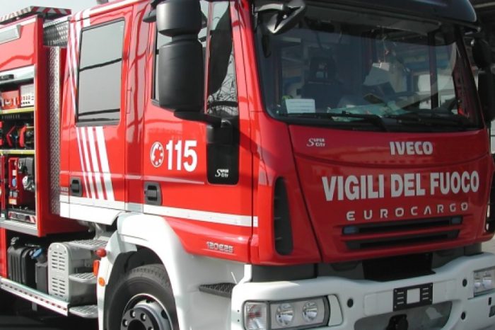 Foggia - Flash - incendio divampa al ghetto di Rignano Garganico, due morti