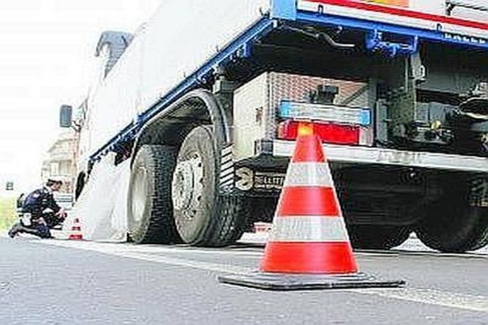 Taranto - Camion lo aggancia e trascina per alcuni metri. Morto 50enne