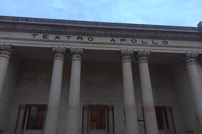 Lecce- Colata di asfalto sul basolato intorno al Teatro Apollo. Perrone risponde alle polemiche: