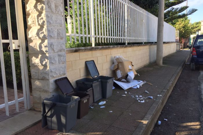 Taranto - Raccolta differenziata? "San Vito è sporca!" | FOTO