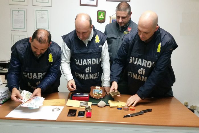 Taranto - Spacciavano in uno scantinato, un arresto ed una denuncia