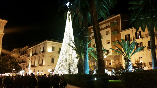 Taranto - Da domani fino a lunedì si respirerà aria natalizia. Arrivano i Mercatini di Natale