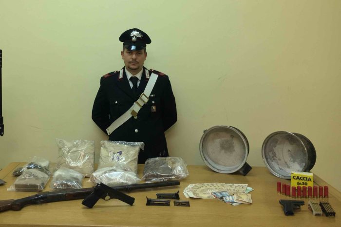 Taranto: In casa aveva una piantagione di marijuana: 27enne arrestato