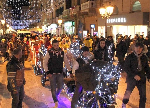Taranto - Al via lo shopping di Natale, già da domenica 4 negozi aperti | I DETTAGLI DELL'INIZIATIVA