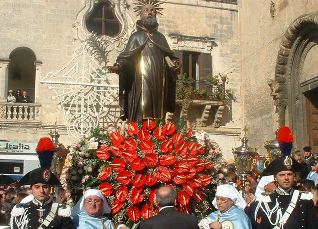 Taranto - Grottaglie: stasera verrà presentata ai fedeli la statua di San Ciro restaurata