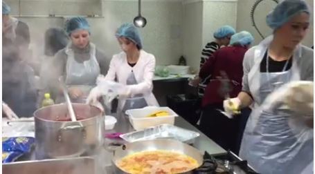 Brindisi- L'Amministrazione comunale cucina per la Caritas. Preparati 181 pasti per le persone indigenti