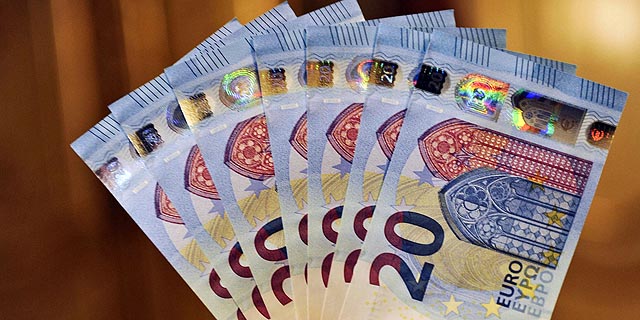 Taranto - Pagavano con banconote da 20 euro false, zio e nipote finiscono nei guai
