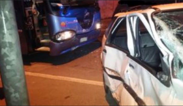 Taranto - Tragedia sfiorata, pullman contro auto: 8 feriti | FOTO