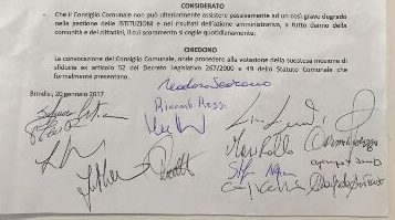 Brindisi- Mozione di sfiducia al sindaco Carluccio. "Raccolte 16 firme, manca quella di D'Attis per liberare Brindisi"