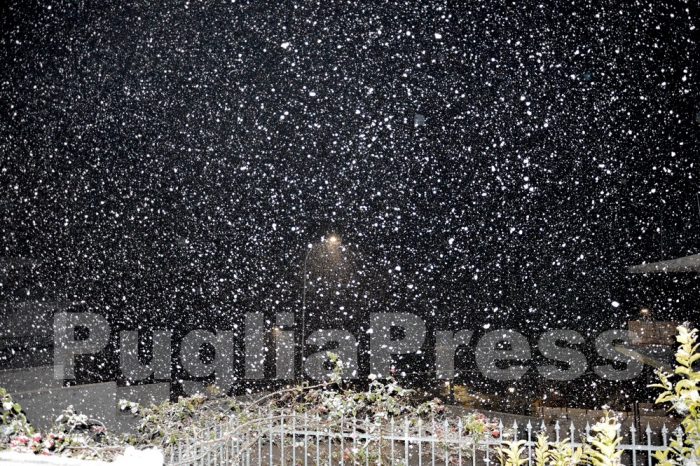 Taranto - La provincia si tinge di bianco. Forte nevicata in questi minuti