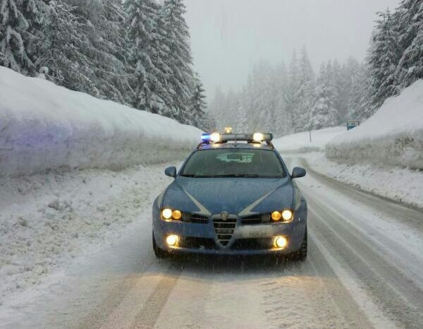 Bari - Disagi per la neve, soccorse 50 persone da Polizia e Vigili del Fuoco