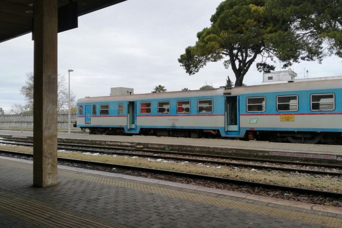 Lecce- FSE, il treno che non c'è: "Manca il treno per Lecce? Vada a Otranto!"