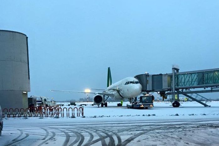 Brindisi/Bari- Neve e disagi, causa maltempo chiusi gli aeroporti di Brindisi e Bari