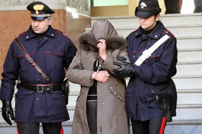 Brindisi- I militari piombano in casa e la sorprendono con la droga, arrestata 23enne