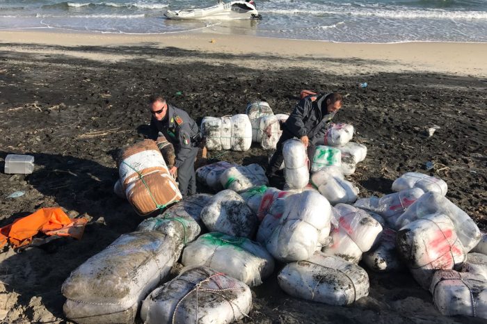 Lecce - Maxi sequestro sul litorale adriatico, oltre 760 kg di marijuana
