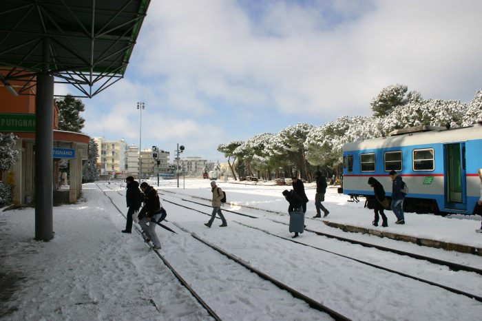 Treni e autobus, ecco il "Piano Neve e Gelo" attivato da Ferrovie Sud Est. I servizi previsti