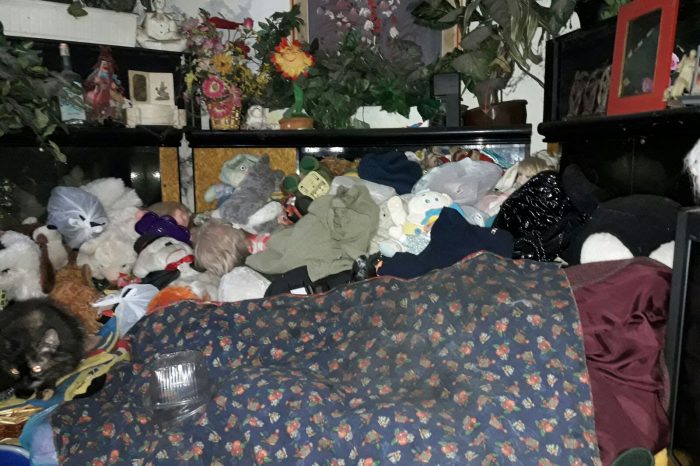 Taranto – Anziana sepolta in casa dalla spazzatura, don Luigi Larizza: «Finalmente c’è stata la giusta sinergia»