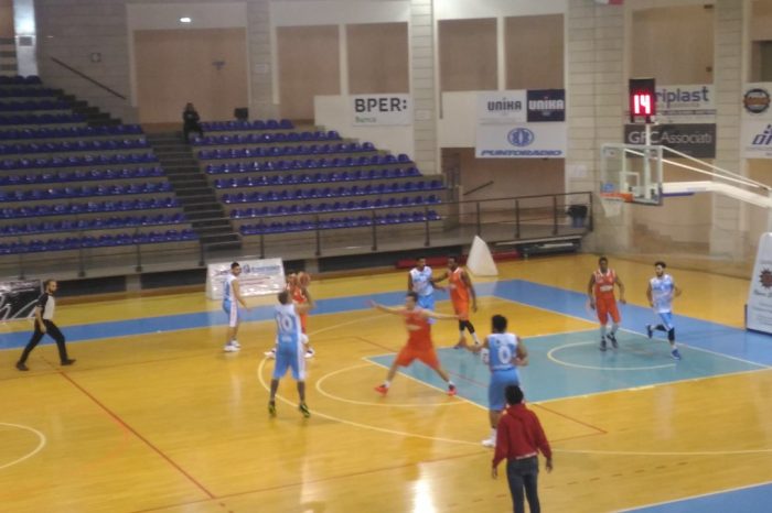 Taranto - Il Martina Basket crolla ancora in casa, trionfa l'Angel Manfredonia