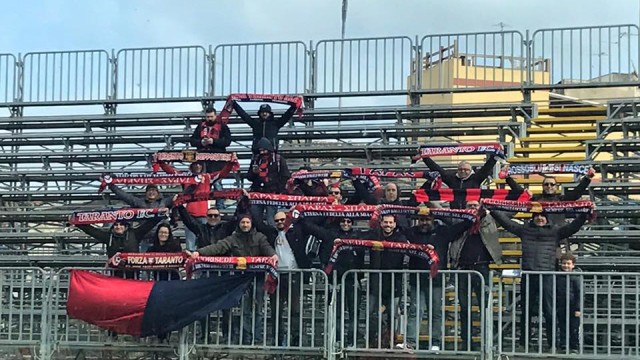 Taranto - Il maltempo blocca i tifosi rossoblù in Sicilia: la società esprime solidarietà