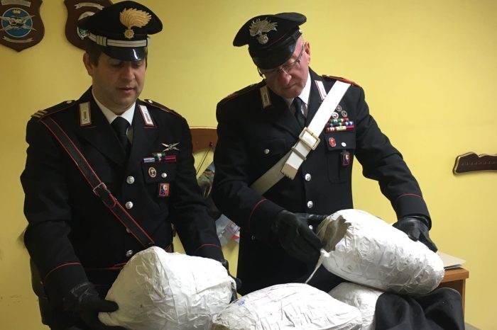 Brindisi- Giro di vite dei Carabinieri; sequestrati 56 kg di marijuana su una spiaggia e pioggia di denunce
