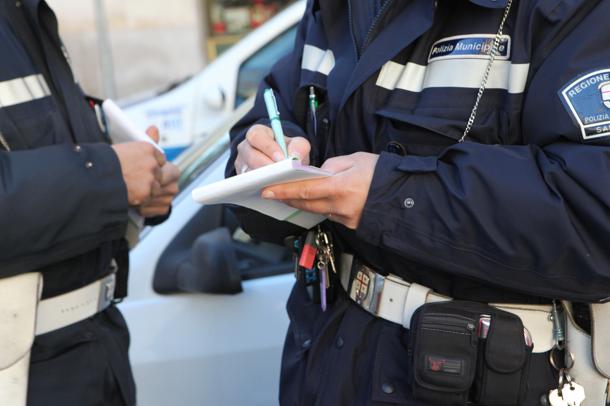 Brindisi- Va su tutte le furie per una multa e aggredisce il vigile, arrestato 56enne